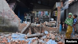 Здание, разрушенное во время землетрясения на острове Ломбок. Индонезия, 6 августа 2018 года