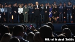 Владимир Путин и рабочие ГАЗа