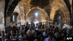 Պատարագ Վանա լճի Աղթամար կղզու Սուրբ Խաչ եկեղեցում, արխիվ