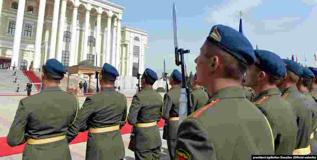 &nbsp;Дүйшөмбү шаарындагы &ldquo;Улут сарайы&rdquo;.