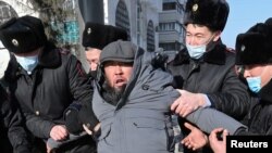 Затримання учасника акції протесту в Алмати