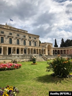 Изге Михаил һәм Георгий сарае бинасы