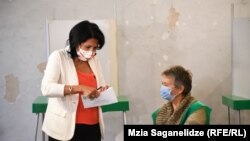 Cаломе Зурабишвили добуш берүүдө. 31-октябрь, 2020-жыл