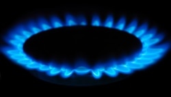 Diňle: Dört gün bäri gazsyz we elektriksiz galýan zähmetliler odun ýakyp gün görýär