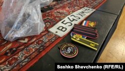 Після зустрічі із Маком, серед учасників провели благодійний аукціон, на якому розіграли артефакти війни. Усі кошти відправили на допомогу ЗСУ.