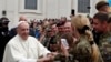 Папа Франциск вітає українських військовослужбовців у Ватикані 