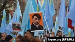 Акція протесту кримських татар під посольством Росії у столиці Туреччини. 10 грудня 2014 року