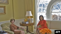 Передача власти - Лора Буш и Мишель Обама впервые встретились в Белом доме