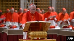 Кардынал П’етра Паралін пачынае канкляў для выбараў новага папы. Рым, 7 траўня 2025 году