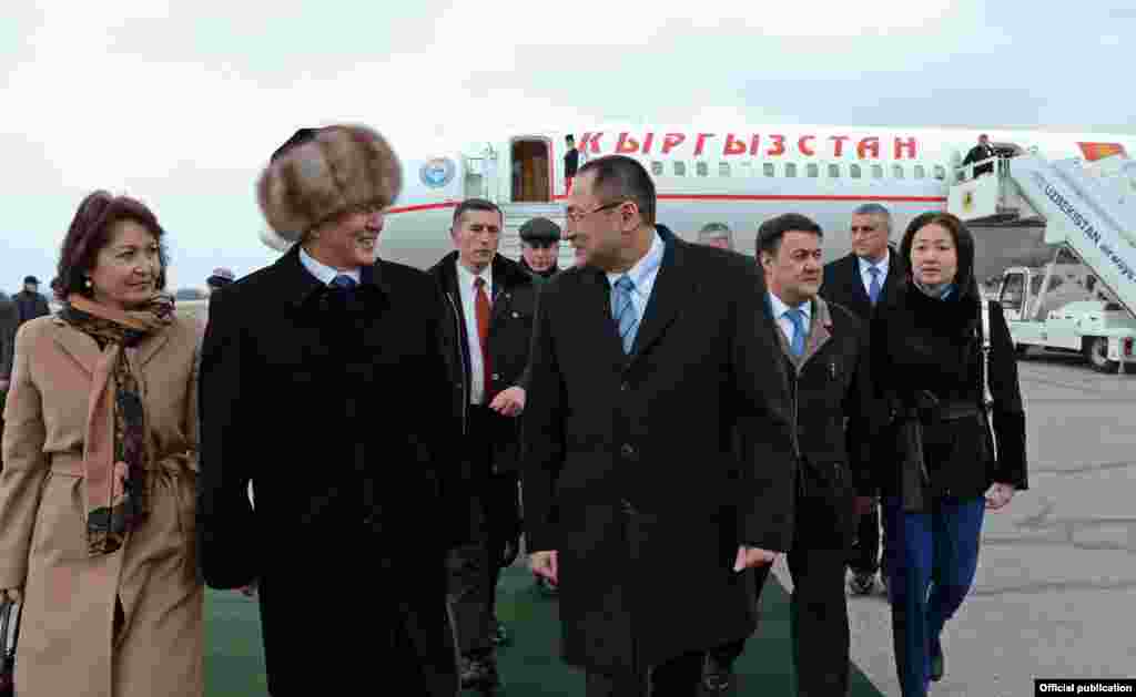 Атамбаев Өзбекстан менен чектөөлөрдү алууга мезгил келгенин айтты.&nbsp;