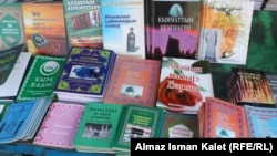 Диний адабияттарды саткан жай