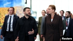 Президент України Володимир Зеленський та прем'єр-міністр Данії Метте Фредеріксен беруть участь у саміті Європейського політичного співтовариства в Копенгагені, Данія, 2 жовтня 2025 року