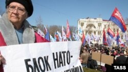По мнению наблюдателей, Россия активно манипулирует протестными настроениями в Крыму в своих интересах
