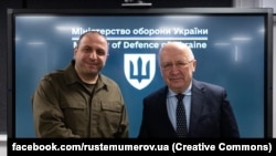 Comisarul european pentru Industria de Apărare, Andrius Kubilius, și ministrul Apărării al Ucrainei, Rustem Umierov, la o întâlnire de pe 13 decembrie 2024.