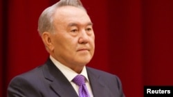 Президент Казахстана Нурсултан Назарбаев  на собрании по поводу 100-летия лидера Советского Казахстана Динмухамеда Кунаева. Алматы, 12 января 2012 года.