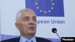 Armenia - Piotr Switalski, the head of the EU Delegation in Armenia, speaks at a news conference in Yerevan, 8May2017.