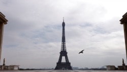 Париж в дни карантина — пустая площадь Трокадеро.