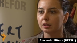 Laura Ștefan este expertă în lupta împotriva corupției.