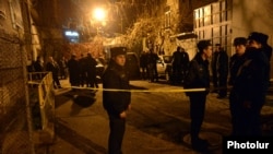 Armenia - Police officers at the scene of an armed attack on opposition presidential candidate Paruyr Hayrikian in Yerevan, 1Feb2013.