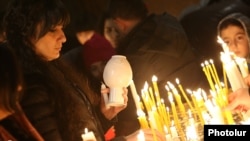 Armenia - Worshipers light candles during a Christmas Eve service at the Surp Sarkis church in Yerevan, January 5, 2019.