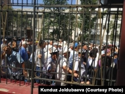 Бишкек шаарынын мурдагы мэри Албек Ибраимовдун бөгөт чарасын кароо учуру. 30-июль, 2018-жыл.