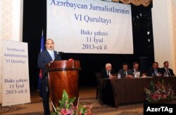 Əli Həsənov Azərbaycan Jurnalistlərinin 6-cı Qurultayında. 11 iyul 2013