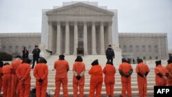 Гуантанамо түрмөсүн жабууга чакырган нааразылык. Вашингтон, 2013-жыл.