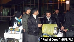 Орусия алгач 12 тажик мигрантын Москвадан Душанбеге депортациялаган, Душанбе 13-ноябрь, 2011