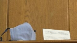 Маска, зшита зі старої весільної сорочки