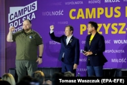 Зліва направо: голова Верховної Ради України Руслан Стефанчук, спікер Сенату Польщі Томаш Гродзький та мер Варшави Рафал Тшасковский під час відвідин «Кампусу польського майбутнього». Ольштин, 28 серпня 2022 року