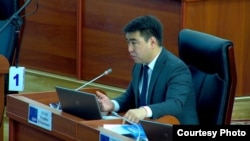 Жанар Акаев.