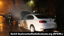 В Києві було спалено авто російських дипломатів