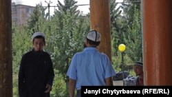 Дунган мечитиндеги момун мусулмандар