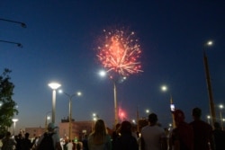 Салют у канцы маршу 13 жніўня