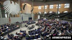 Германиянын парламенти- 709 орундуу Бундестаг.