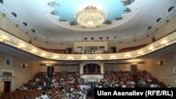Опера-балет театрынын көрүүчүлөр залы. 2013-жыл.