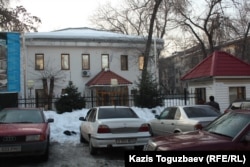 Здание, в котором находился офис общественной организации "Аман-саулык". Алматы, 24 января 2013 года.