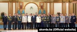 Токаєв із офіцерами органів безпеки, Нур-Султан, 6 травня 2019 року