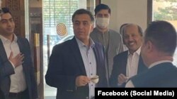 با سقوط نظام جمهوری در افغانستان جنرال فیض حمید رئیس اسبق سازمان استخبارات پاکستان از نخستین مقامات بلند پایه نظامی پاکستان بود که به کابل آمد و ورود وی و چای نوشی وی در هوتل کابل سرینا خبر ساز شد