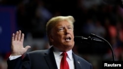 Дональд Трамп Индиана штатындагы үгүт жыйынында. 5-ноябрь, 2018-жыл.