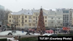 Сілавікі атачылі пэнсіянэраў. Менск, плошча Незалежнасьці, 14 сьнежня.