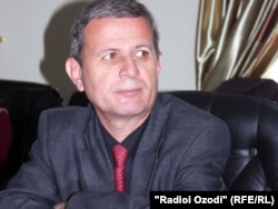 Абдулфаттоҳ Воҳидов, рӯзноманигори тоҷик.