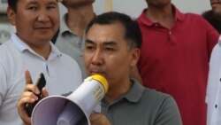 Равшан Жээнбеков.