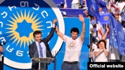 Бидзина Иванишвили и Каха Каладзе на предвыборной кампании «Грузинской мечты», 2012 год.