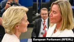 Șefa Comisiei Europene, Ursula von der Leyen, și fosta șefă a diplomației europene, Federica Mogherini, anchetată de Parchetul European pentru fraudă cu fonduri UE la înființarea unei școli destinate formării tinerilor diplomați