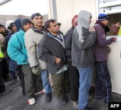 Франциядагы ооган мигранттары. Архив