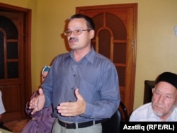 Рәфис Кашапов чыгыш ясый