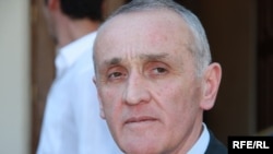 Террористические акты в отношении Александра Анкваба совершались с 2005 года, когда он был премьер-министром, вице-президентом, а также после избрания президентом республики