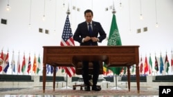 Буга чейин Сауд Арабиясында өткөн сүйлөшүүлөргө АКШ делегациясын мамкатчы Марко Рубио жетектеп барган. 