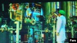 Американская разведка предлагает теперь считать, что Иран начал было разрабатывать ядерное оружие, но бросил это занятие из-за трудности процесса